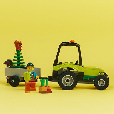 Магазин взуття Конструктор LEGO City Трактор у парку 60390